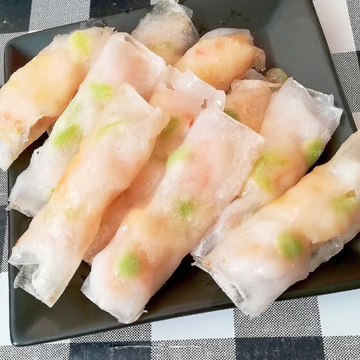 お弁当にピッタリ☆プリプリエビと枝豆の包み焼き